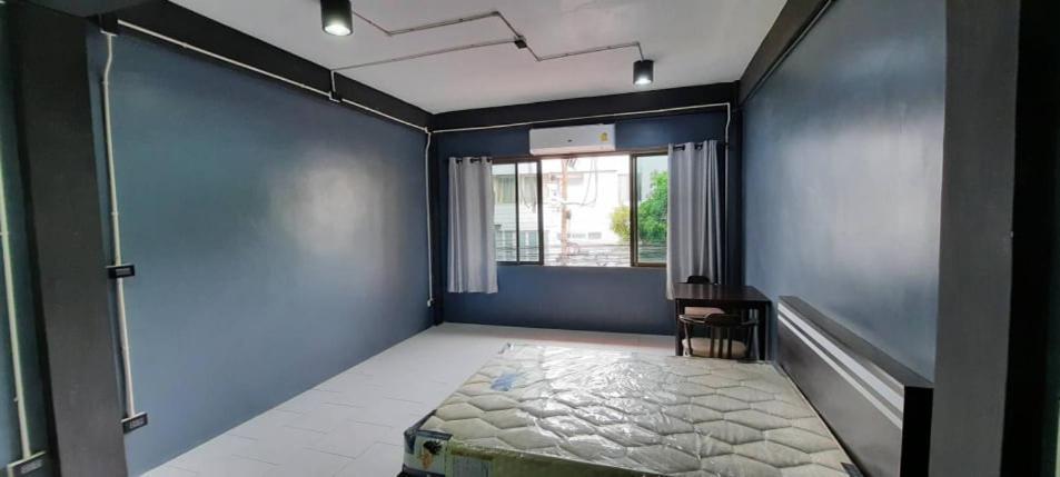 V Apartment Sathorn วี อพาตเม้นท์สาทร ห้องพักใจกลางเมือง ท่ามกลางแหล่งขายอาหารมากมาย เดินทางสะดวก น้ำไฟ ไวไฟฟรี Appartement *